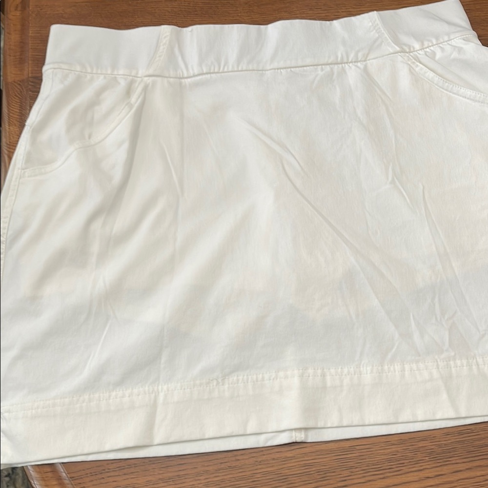 Columbia White Textured Skort with Comfortable Waistband